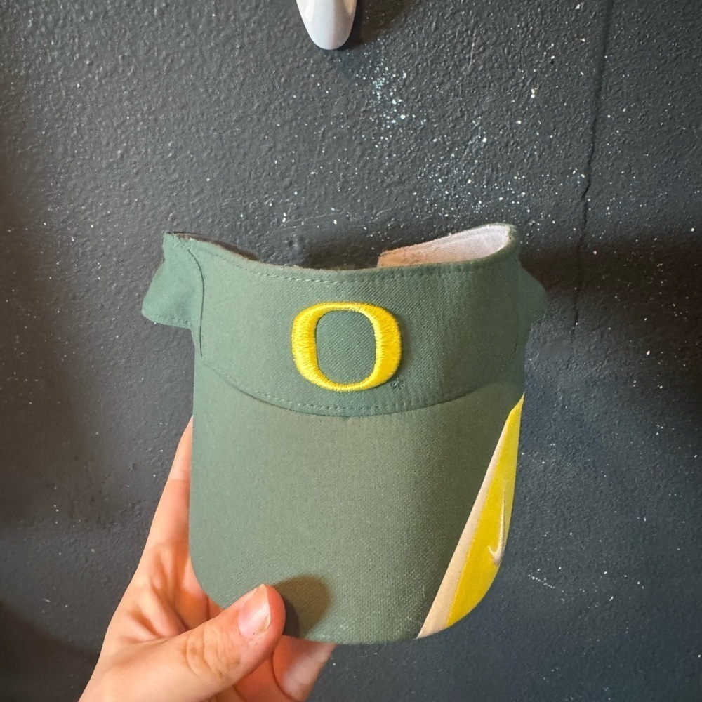 Nike Oregon Ducks Green Visor with Yellow Oregon Logo